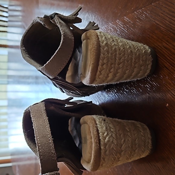 Minnetonka Wedges Size 6 - Picture 3 of 6